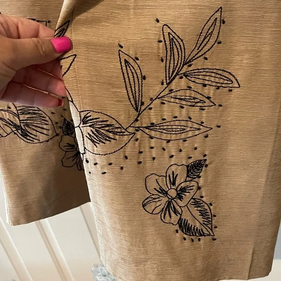 Silk light tan pants with beaded flowers - Picture 4 of 9